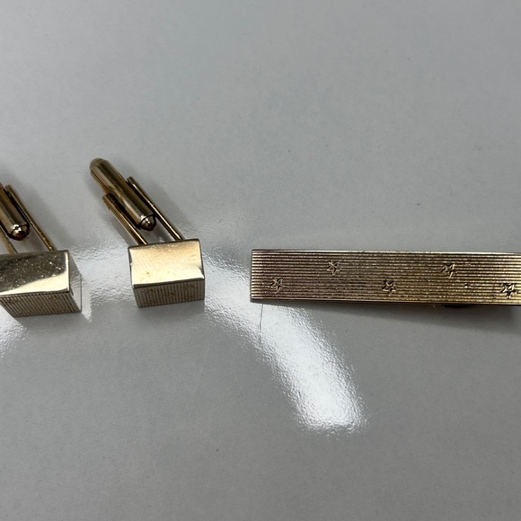 Tie Bar Clip Gold Tone Ridges Stars with Matching Cufflinks - Picture 3 of 3